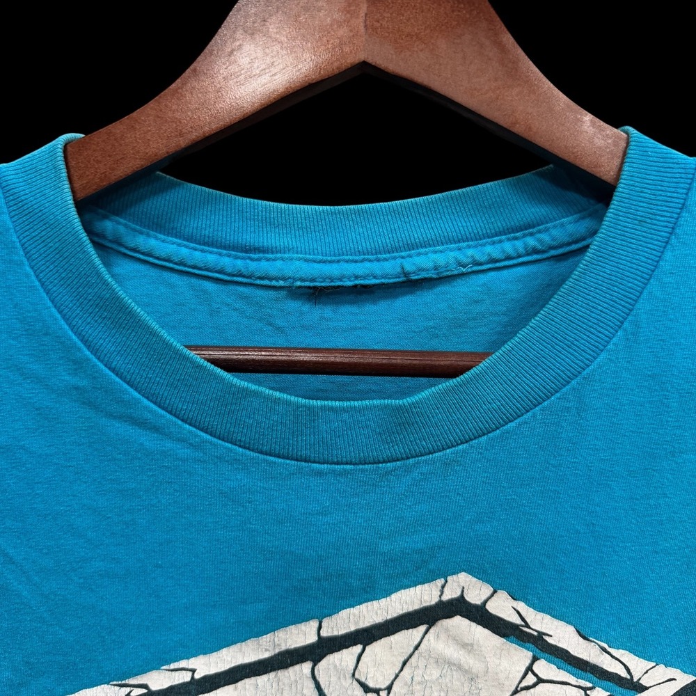 Famous Stars and Stripes Mens Sleeveless Muscle Tee Blue Graphic Tank Top Y2K - Picture 10 of 10